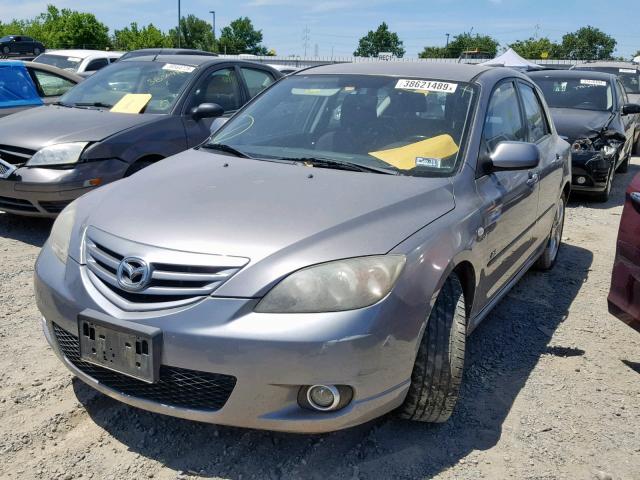 JM1BK343551247329 - 2005 MAZDA 3 HATCHBAC GRAY photo 2