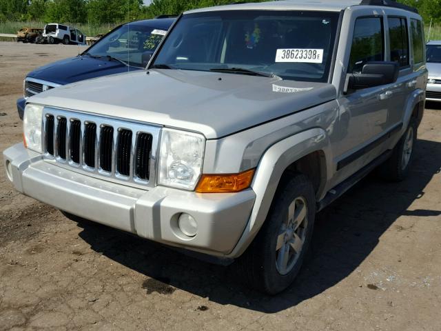 1J8HG48K28C135169 - 2008 JEEP COMMANDER SILVER photo 2