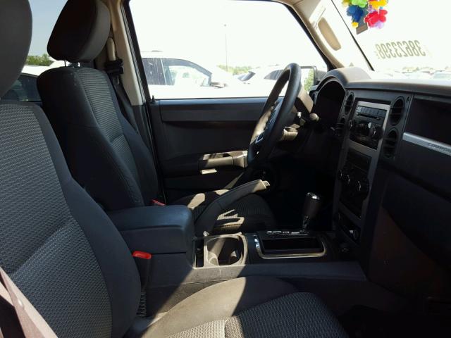 1J8HG48K28C135169 - 2008 JEEP COMMANDER SILVER photo 5