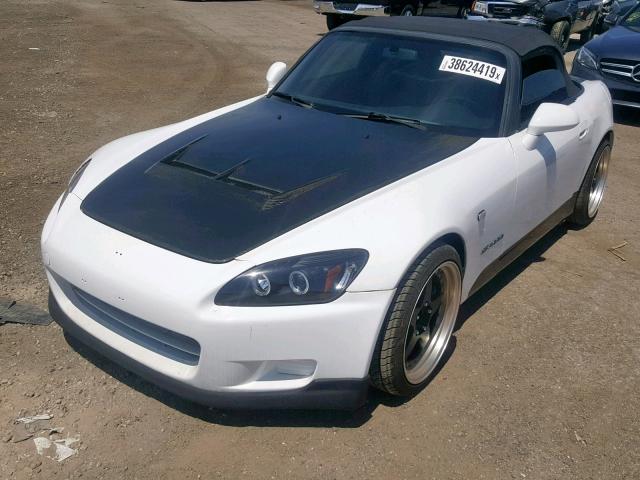 JHMAP11411T002605 - 2001 HONDA S2000 WHITE photo 2