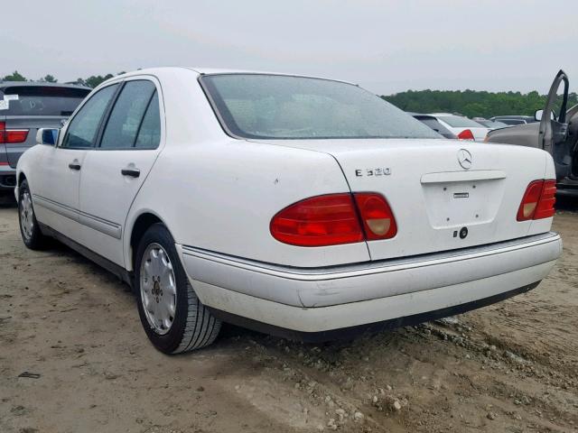 WDBJF55F4VA380053 - 1997 MERCEDES-BENZ E 320 WHITE photo 3