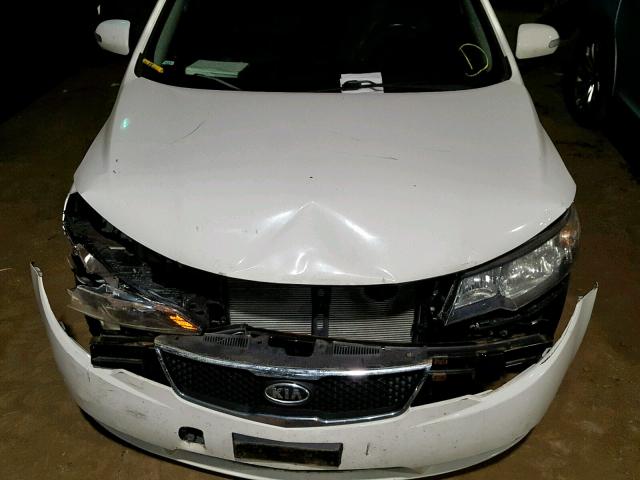 KNAFU4A27A5060753 - 2010 KIA FORTE EX WHITE photo 7