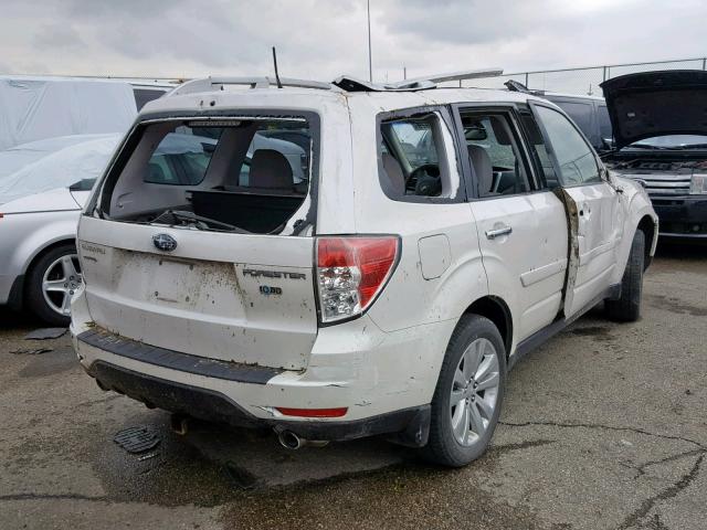 JF2SHBGC8BH735439 - 2011 SUBARU FORESTER T WHITE photo 4