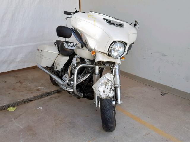 1HD1KRM16EB629679 - 2014 HARLEY-DAVIDSON FLHXS STRE WHITE photo 1