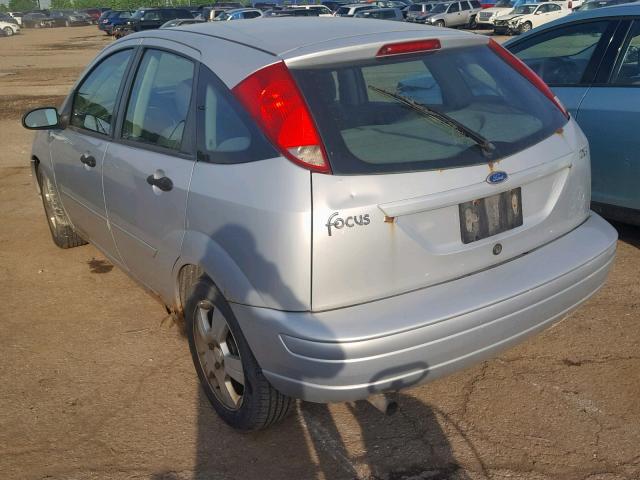 3FAFP37343R174431 - 2003 FORD FOCUS ZX5 GRAY photo 3