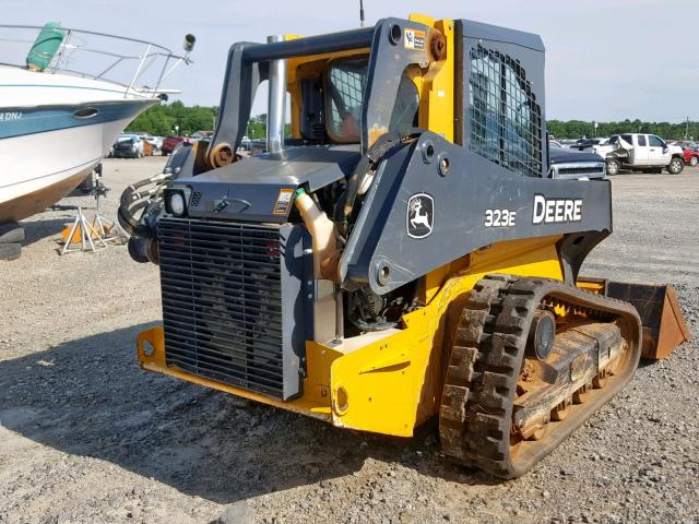 1T0323EKVHJ310449 - 2017 JOHN DEERE 323E YELLOW photo 4