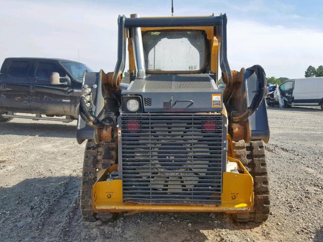 1T0323EKVHJ310449 - 2017 JOHN DEERE 323E YELLOW photo 6