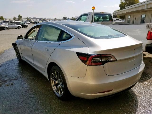 5YJ3E1EB3JF181371 - 2018 TESLA MODEL 3 SILVER photo 3