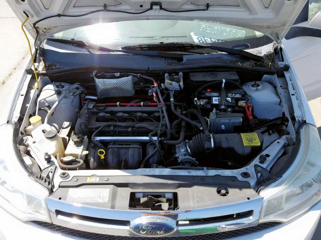 1FAHP32N08W188722 - 2008 FORD FOCUS S/SE WHITE photo 7