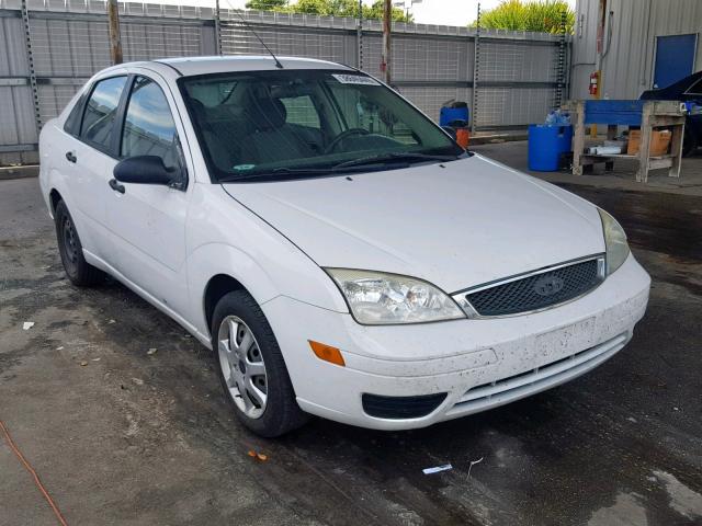 1FAFP34N55W241477 - 2005 FORD FOCUS ZX4 WHITE photo 1