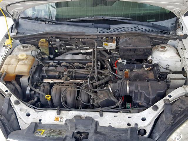 1FAFP34N55W241477 - 2005 FORD FOCUS ZX4 WHITE photo 7