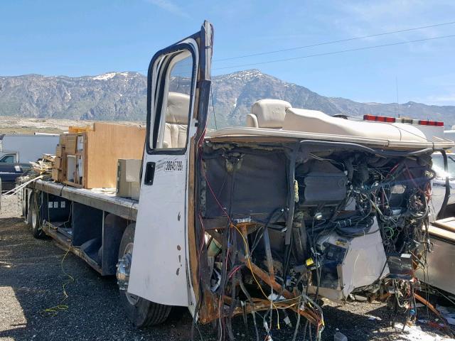 4UZAAHDC24CN89105 - 2004 FREIGHTLINER CHASSIS WHITE photo 1