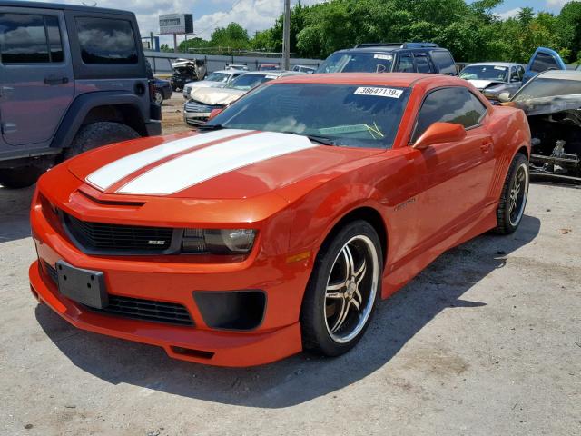 2G1FJ1EJ5A9132508 - 2010 CHEVROLET CAMARO SS ORANGE photo 2