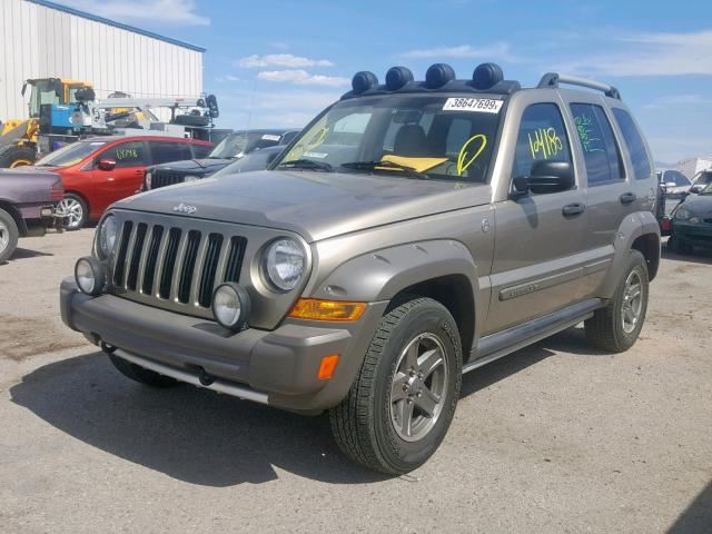 1J4GL38K05W727635 - 2005 JEEP LIBERTY RE GOLD photo 2