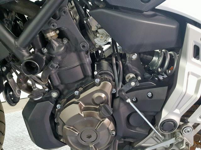 JYARM06E6HA012797 - 2017 YAMAHA FZ07 BLACK photo 11