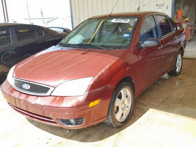 1FAFP34NX6W209092 - 2006 FORD FOCUS ZX4 MAROON photo 2