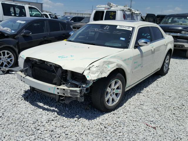 2C3KA53G97H860937 - 2007 CHRYSLER 300 TOURIN CREAM photo 2