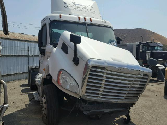 3AKJGBDV2HSHN2097 - 2017 FREIGHTLINER CASCADIA 1 WHITE photo 1