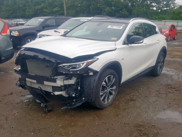 SJKCH5CR3JA057394 - 2018 INFINITI QX30 BASE WHITE photo 2