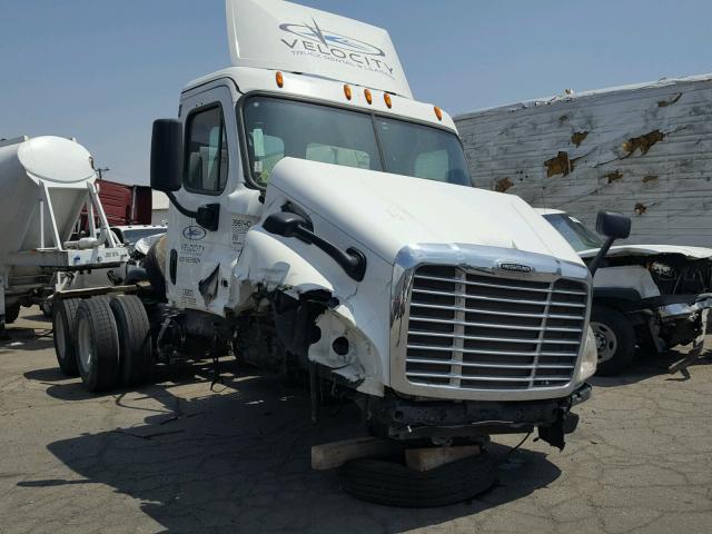 3AKJGBDV9FSGD9076 - 2015 FREIGHTLINER CASCADIA 1 WHITE photo 1