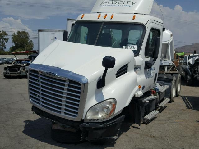 3AKJGBDV9FSGD9076 - 2015 FREIGHTLINER CASCADIA 1 WHITE photo 2