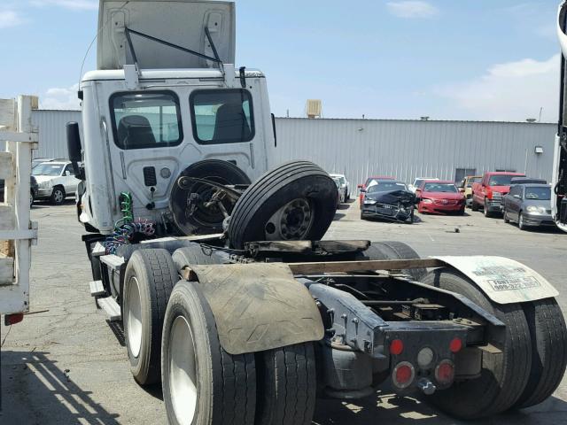 3AKJGBDV9FSGD9076 - 2015 FREIGHTLINER CASCADIA 1 WHITE photo 3