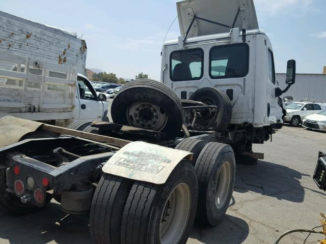 3AKJGBDV9FSGD9076 - 2015 FREIGHTLINER CASCADIA 1 WHITE photo 4