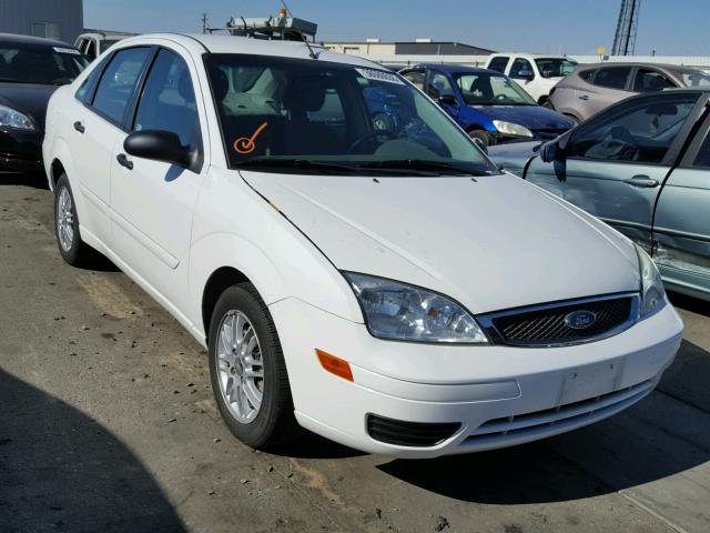 1FAFP34N05W289324 - 2005 FORD FOCUS ZX4 WHITE photo 1