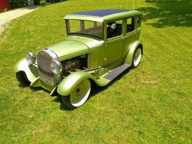 2362998 - 1929 FORD SEDAN GREEN photo 4