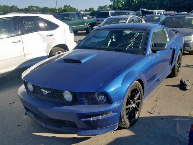 1ZVHT82H395103986 - 2009 FORD MUSTANG GT BLUE photo 2