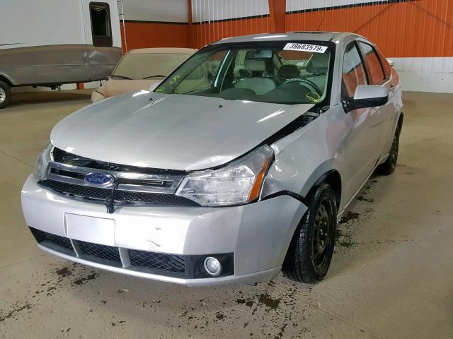 1FAHP36N39W132866 - 2009 FORD FOCUS SES SILVER photo 2