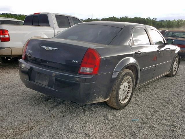 2C3AA43R25H582144 - 2005 CHRYSLER 300 BLACK photo 4