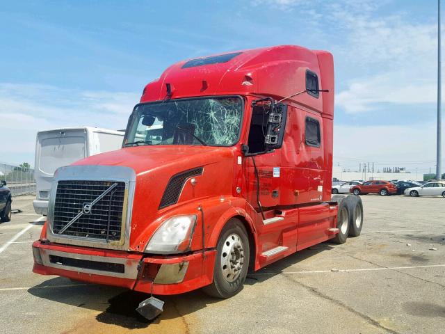 4V4NC9GHX7N453489 - 2007 VOLVO VN VNL RED photo 2