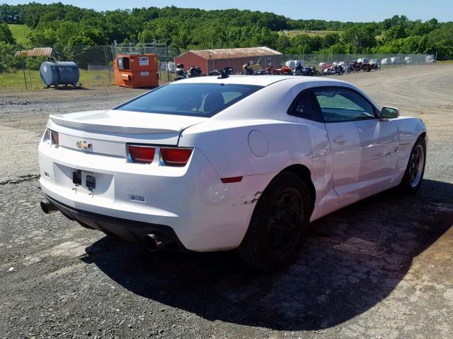 2G1FA1E38D9209796 - 2013 CHEVROLET CAMARO LS WHITE photo 4