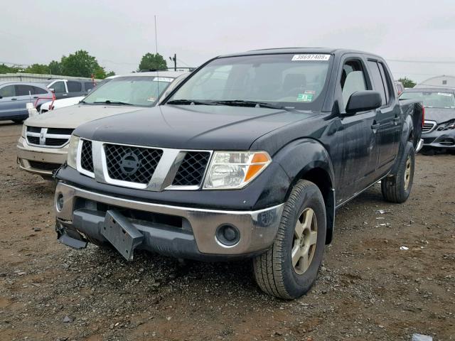 1N6AD07W36C447915 - 2006 NISSAN FRONTIER C BLACK photo 2