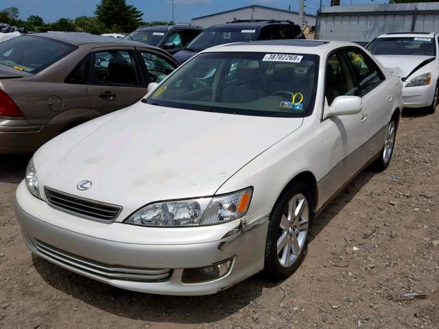 JT8BF28G5Y5083748 - 2000 LEXUS ES 300 WHITE photo 2