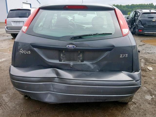 3FAFP31373R133347 - 2003 FORD FOCUS ZX3 GRAY photo 9