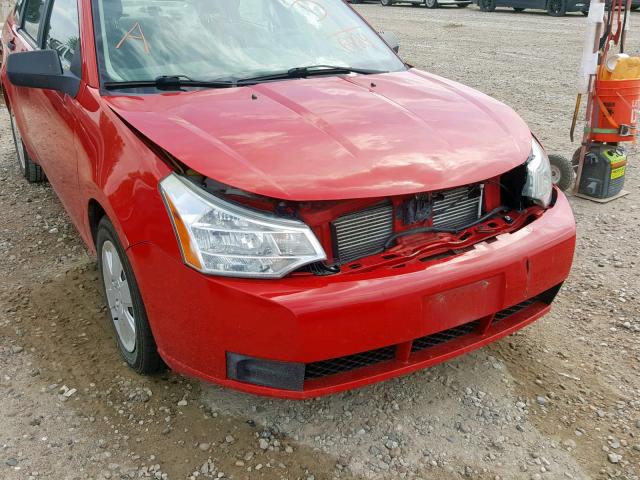 1FAHP34N58W166924 - 2008 FORD FOCUS S/SE RED photo 9