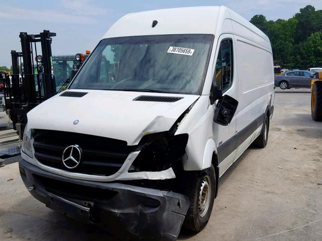 WD3PE8CB4B5575164 - 2011 MERCEDES-BENZ SPRINTER 2 WHITE photo 2