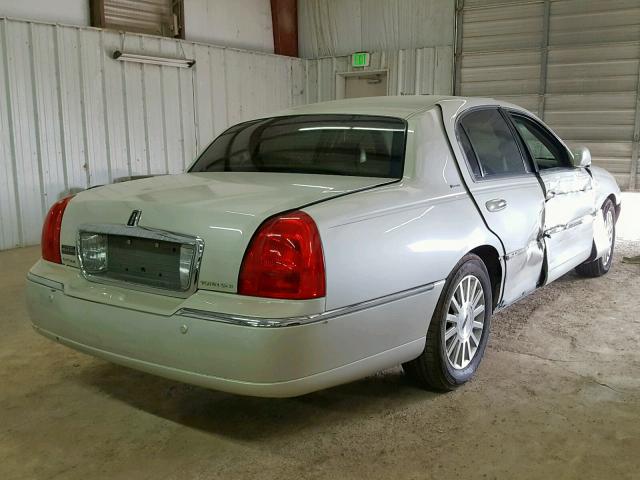 1LNHM83W74Y687051 - 2004 LINCOLN TOWN CAR U WHITE photo 4