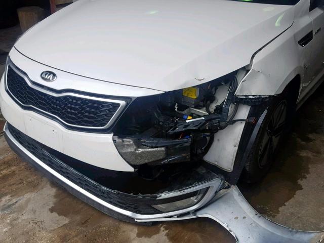 KNAGM4ADXD5053287 - 2013 KIA OPTIMA HYB WHITE photo 9