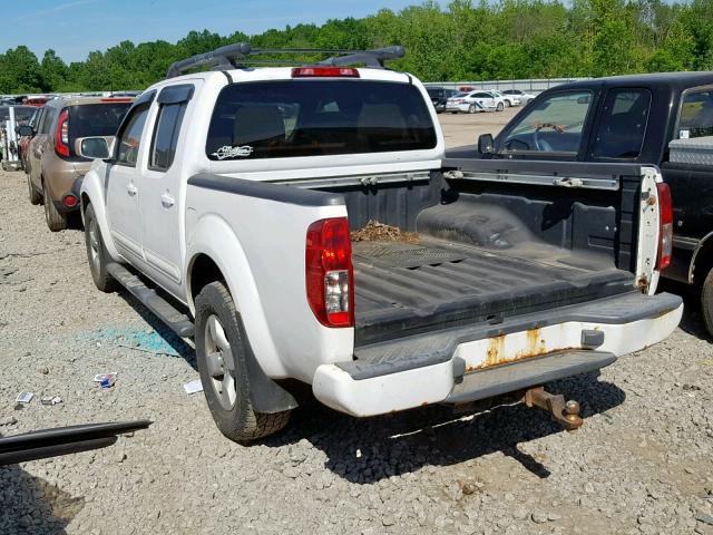 1N6AD07W36C408483 - 2006 NISSAN FRONTIER C WHITE photo 3