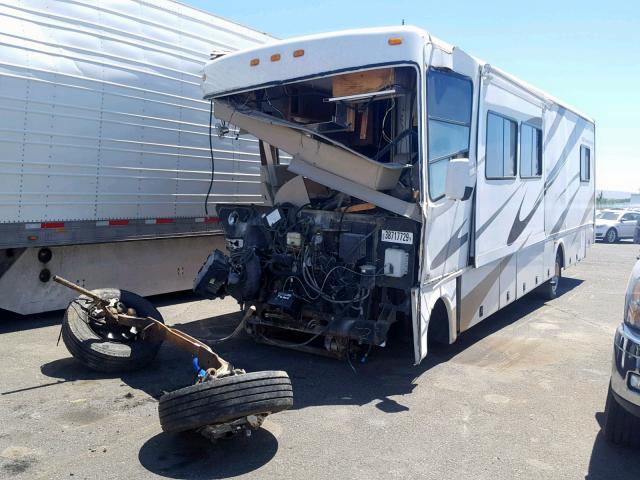 5B4MP67G563413161 - 2006 WORKHORSE CUSTOM CHASSIS MOTORHOME WHITE photo 2