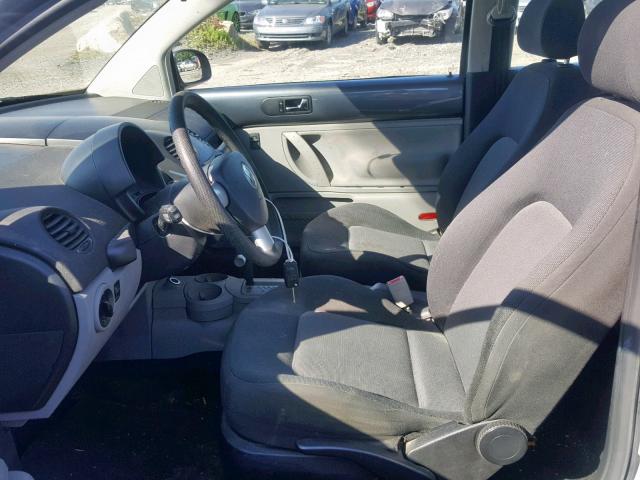 3VWBK21CX4M400736 - 2004 VOLKSWAGEN NEW BEETLE SILVER photo 5