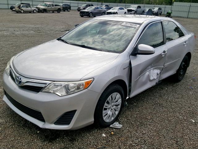 4T1BD1FK9DU065046 - 2013 TOYOTA CAMRY HYBR SILVER photo 2