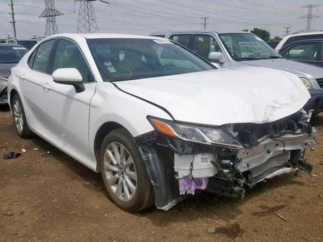 4T1B11HK5JU038671 - 2018 TOYOTA CAMRY LE A WHITE photo 1