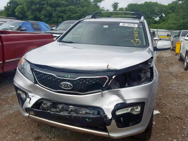 5XYKWDA23CG256176 - 2012 KIA SORENTO SX SILVER photo 9