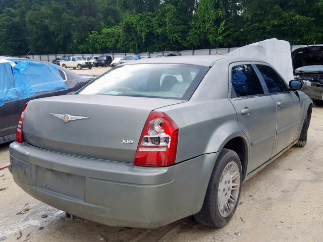 2C3JA43R95H673024 - 2005 CHRYSLER 300 GREEN photo 4