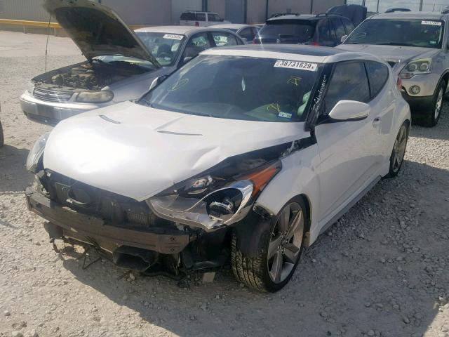 KMHTC6AE4DU105085 - 2013 HYUNDAI VELOSTER T WHITE photo 2