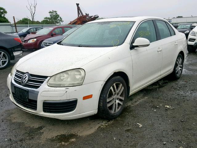 3VWSG71KX6M801115 - 2006 VOLKSWAGEN JETTA 2.5 WHITE photo 2